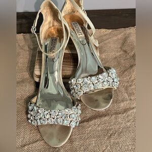 Badgley Mischka Women’s Gold Metallic Crystal‎ Strappy Heel